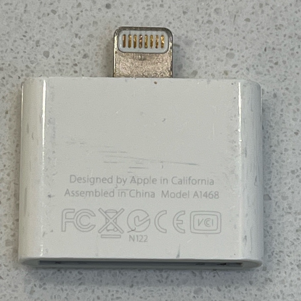 Apple Lightning to 30-Pin Adapter - White